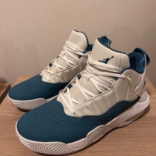Nike Air Max Jordan boots like new, size 46, white and blue
