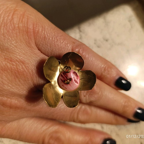 Handmade adjustable ring with pink stone like new, gold color