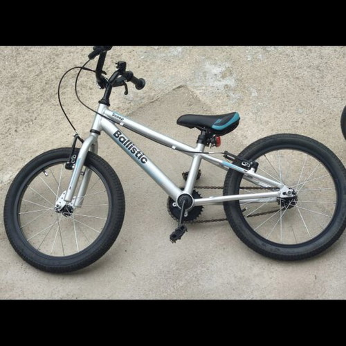 Ballistic 18" kids bike with Shimano V-brake, like new, silver