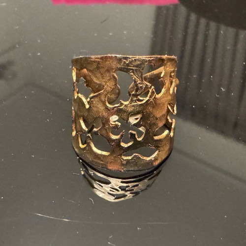 Ring in copper color with adjustable size and unique design