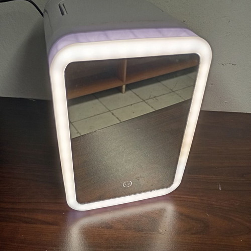 Mini Beauty Fridge 4 Liter Used, 12 Volt 220 Volt