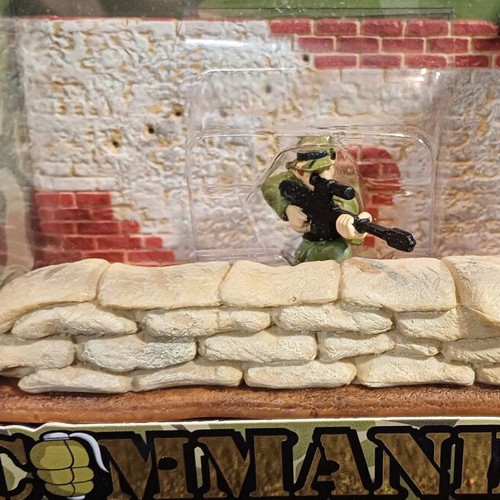 Commando Micro-Icon Mega Pack new with 4 figures and plastic diorama