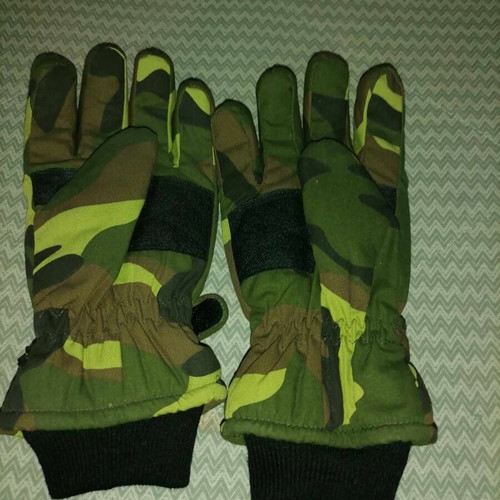 Camouflage winter gloves with Thinsulate thermal insulation nearly unused