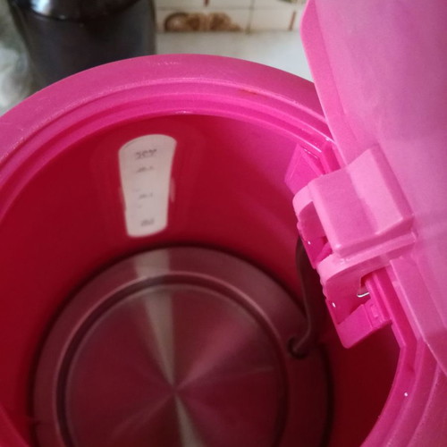 IQ EK-252 Pop Life kettle used, fuchsia color
