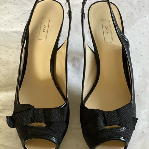 Zara peep toe sandals like new, size 39, black