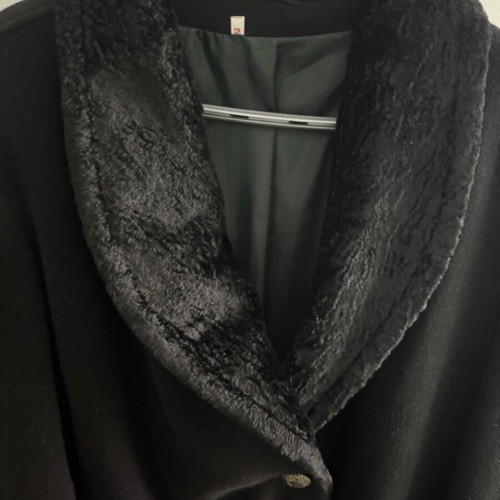 Vintage long coat used with fur trim and removable shoulder pads black size M/L