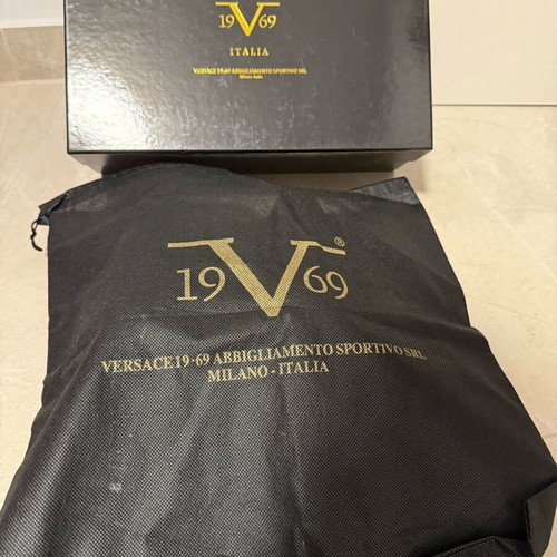 V 19.69 Italia men's black patent leather shoes with gift belt