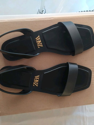 Zara sandals No37 like new, black