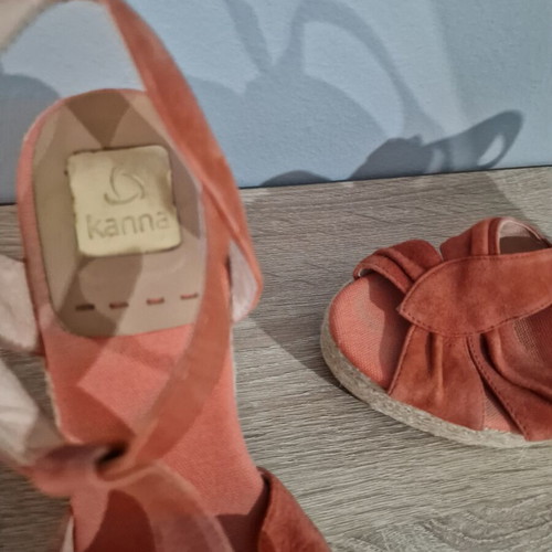 Kanna genuine suede women's wedge platform sandals size 38, like new