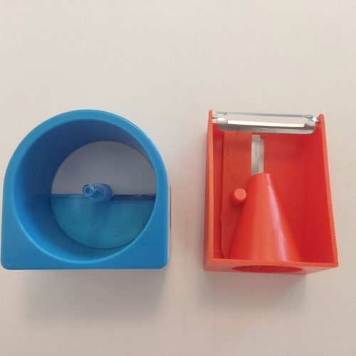 Carrot and cucumber peelers used, plastic, set of 2