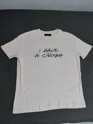 Bershka T-shirt I Have A Crush On Me απαλό ροζ XS σαν καινούργιο