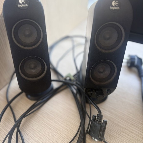 Fujitsu-Siemens computer monitor and Logitech speakers with keyboard and webcam