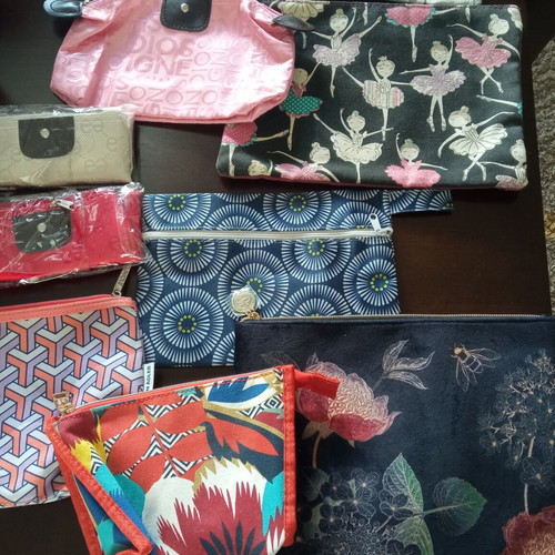 COSMETIC BAG***CLEARANCE SALE***WHOEVER GETS IT FIRST!