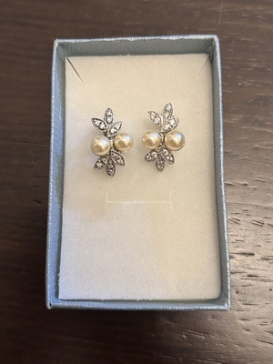 Silver earrings with pearl, like new, Al'Oro