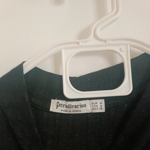 Stradivarius black ribbed top with half sleeves like new