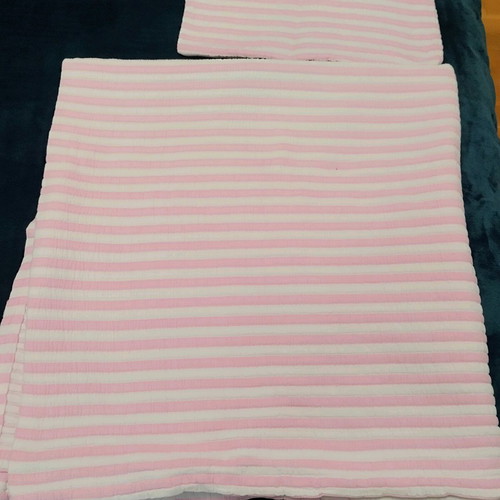 Bed Cover Set With 2 Pillowcases Like New