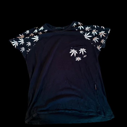 T-shirt MBLK&CO black with leaf print on sleeves and pocket, like new, size M