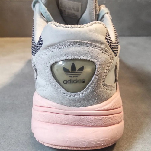 Adidas women's athletic shoe used, gray with pink sole, size 38.5
