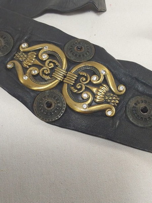 Leather belt with ornate buckle like new, 75cm