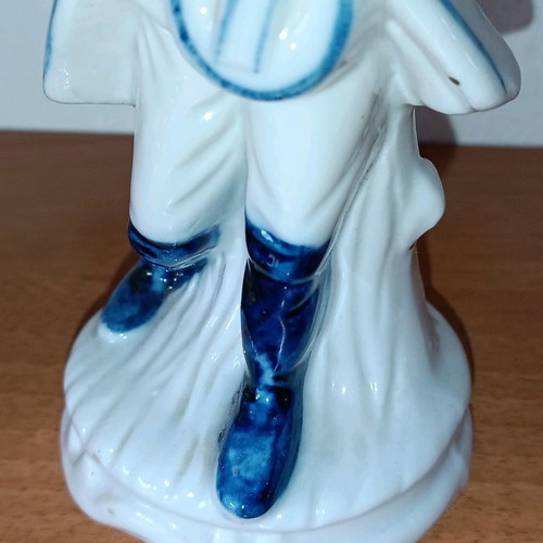 Vintage porcelain decorative Granny's figurines in excellent condition