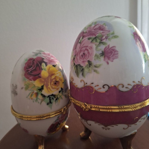 Porcelain eggs like new, set of 2 decorative items