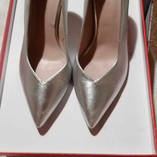 Zen leather pumps size 40 like new, silver