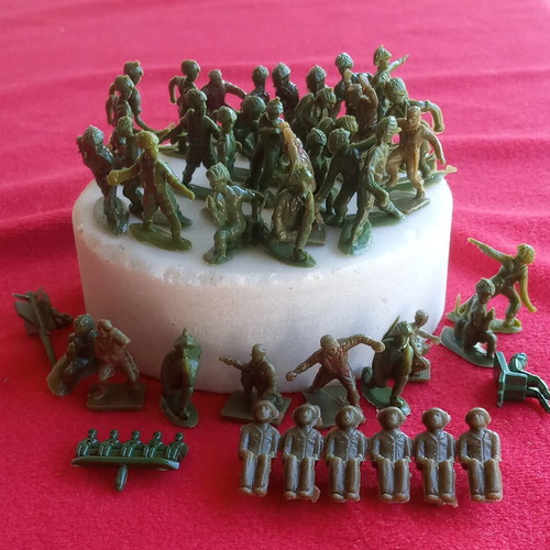 Vintage collectible miniature soldiers 1960, like new, set of 38