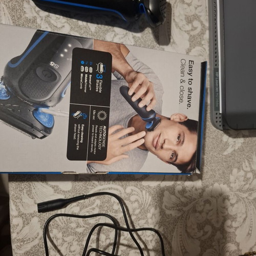 Braun Series 5 men's face shaver like new