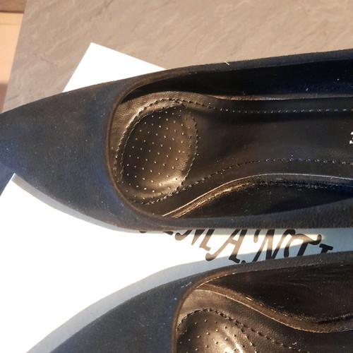 Suede black pumps size 37 like new with medium heel