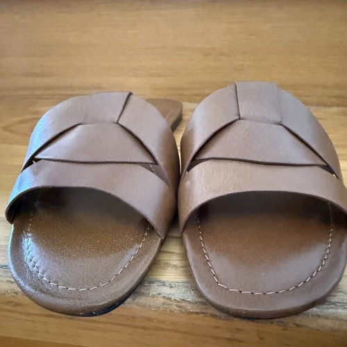 Zara women's flat brown leather sandals size 41 like new