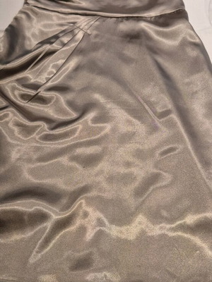 Φουστανι σατέν σαν καινούργιο, μέγεθος small-medium, γκρι του πάγου