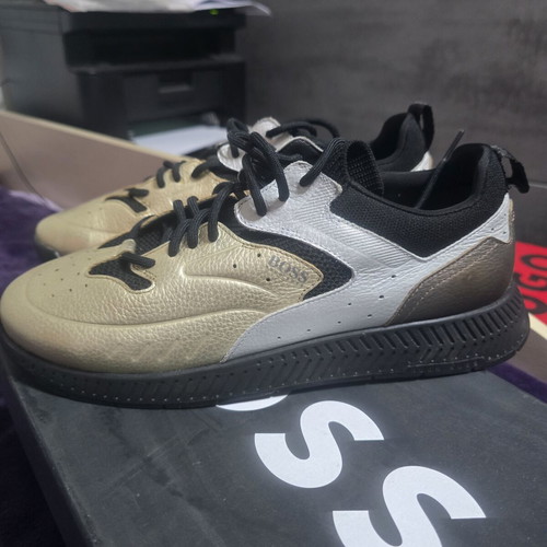 Boss sneakers size 43, gold