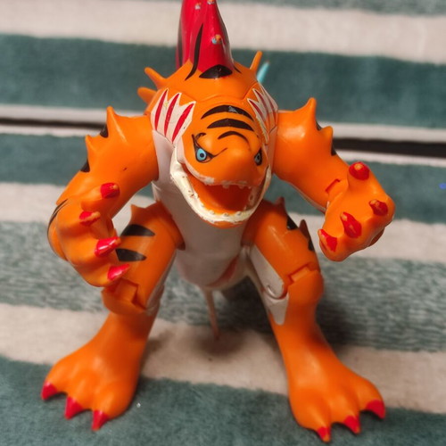 Tigershark Invizimals figure used, good condition