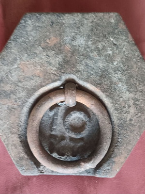 Collectible cast iron scale weight 10 kilograms used