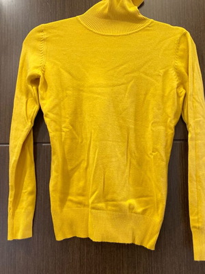 Mustard turtleneck long-sleeve knitted shirt like new