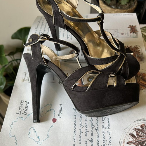 Sweet Shoes women's high heel sandals like new, black suede
