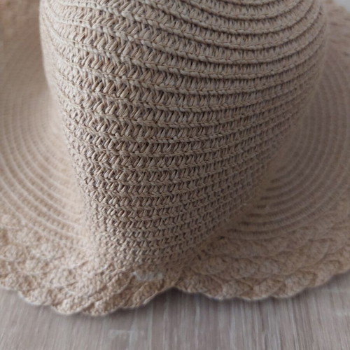 Women's Paper Straw Hat like new, one size, beige