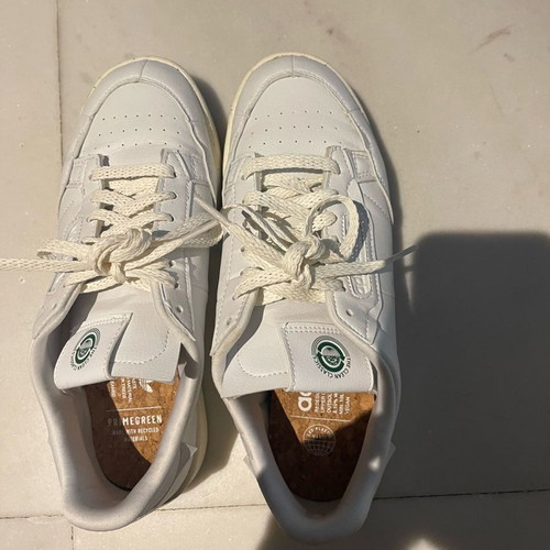 Adidas sneaker 42 2/3 used