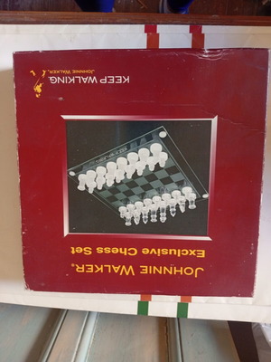 Johnnie Walker Exclusive Chess Set new, glass board and pieces