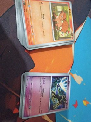 Pokémon cards Chaos Rising set like new, 41 common, 13 reverse holo