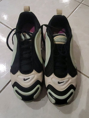 Nike Air Max athletic shoes size 38 like new black and white