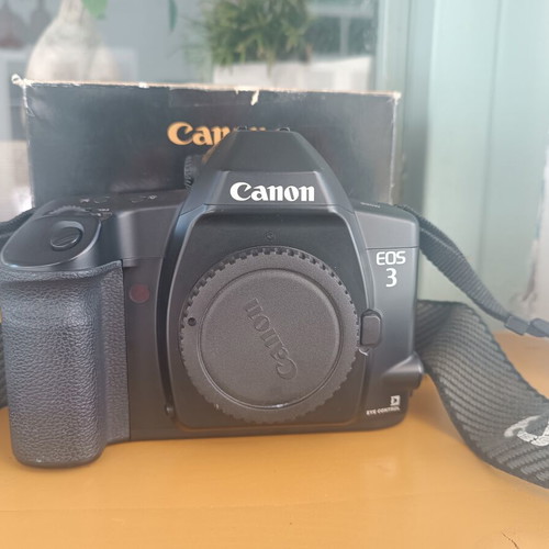 Canon EOS 3 35mm SLR camera like new
