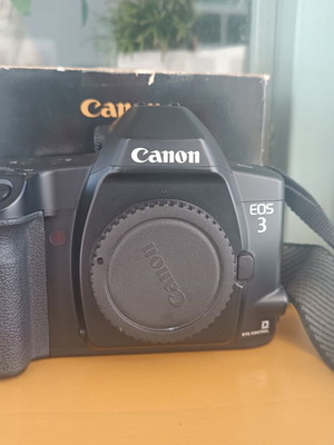 Canon EOS 3 35mm SLR camera like new