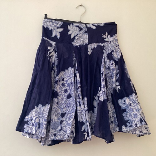 Zara mini flared skirt like new, blue floral and white