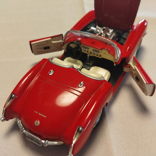 Chevrolet Corvette 1957 metal model 1/24 Burago