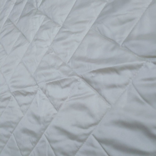 Quilt satin double bed cream without pillowcases