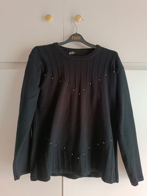 Knitted black blouse like new, size M