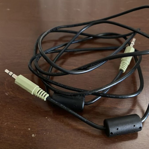 3.5mm Jack Cable Male to Male 1.8m Like New with Ferrite