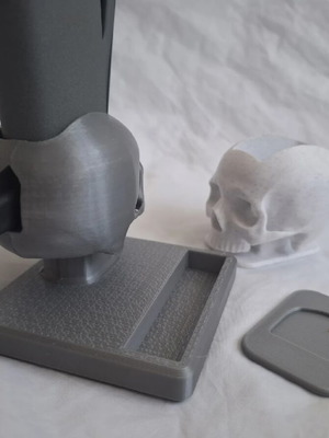 Iqos Illuma charging base like new skull-shaped