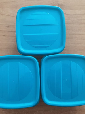 Set of 3 square plastic containers used